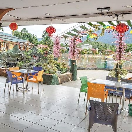 OYO 3196 Hotel Taman Cinta Singkawang Exterior foto