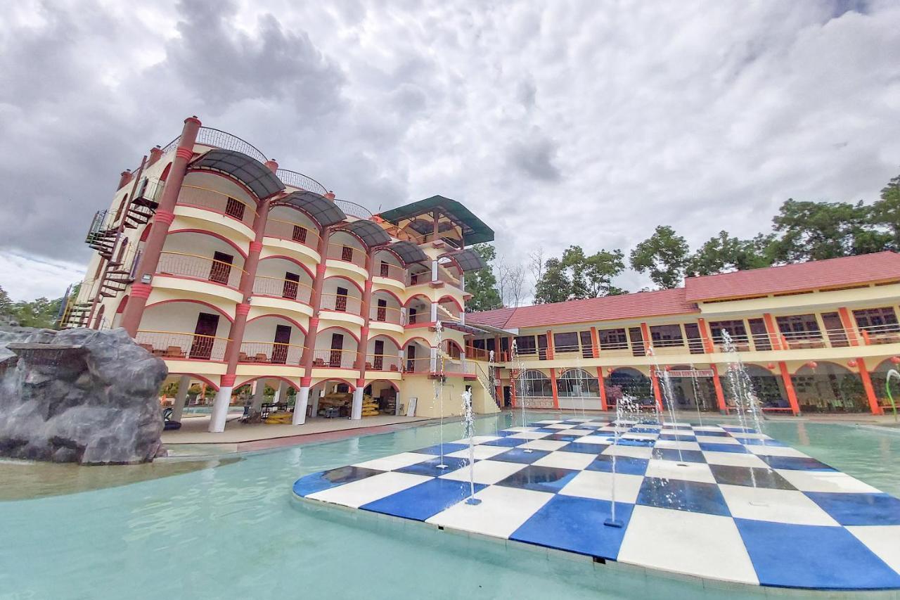 OYO 3196 Hotel Taman Cinta Singkawang Exterior foto