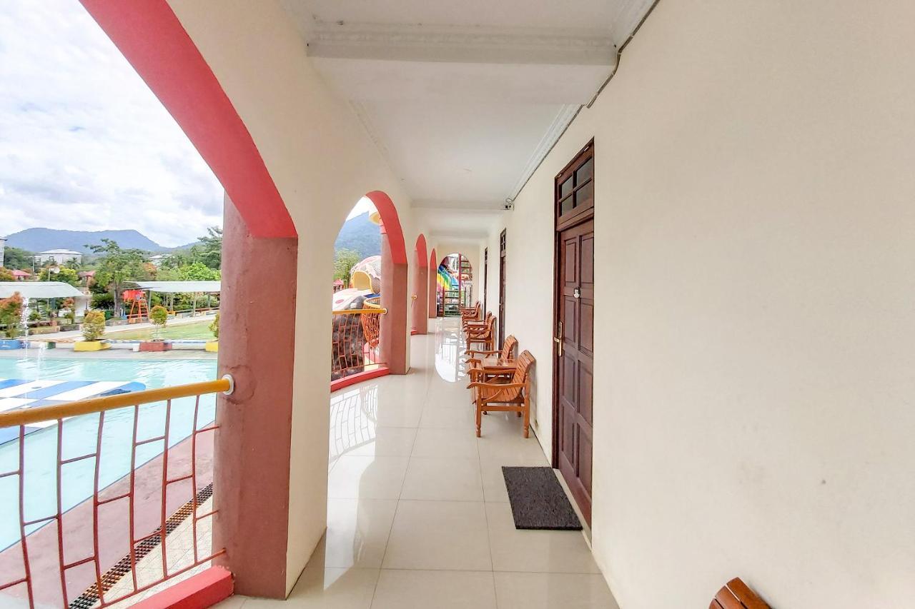 OYO 3196 Hotel Taman Cinta Singkawang Exterior foto